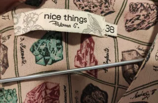 Vestido Nice Things beige estampado piedras