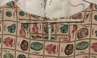 Vestido Nice Things beige estampado piedras