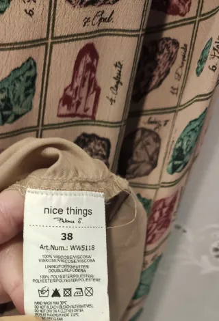 Vestido Nice Things beige estampado piedras