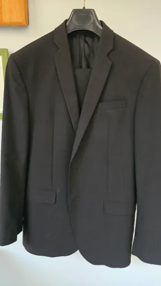 Traje de chaqueta y pantalón negro