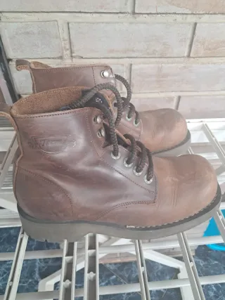 Botines Dr. Martens Marrones Cordones