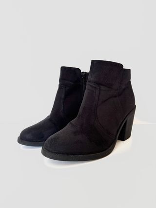 Botines negros de tacón