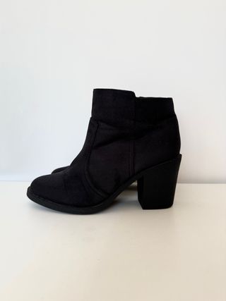 Botines negros de tacón