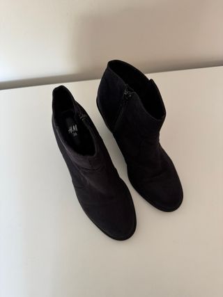 Botines negros de tacón