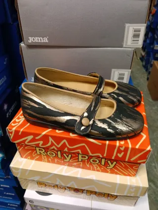 Merceditas Roly Poly niña . talla 29.