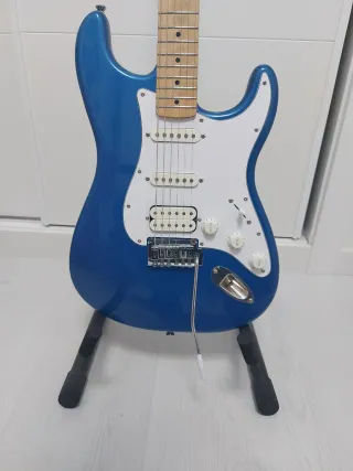 Fender Squier Stratocaster HSS Azul