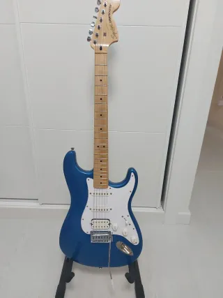 Fender Squier Stratocaster HSS Azul
