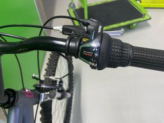 Bicicleta Montaña Gris y Rosa