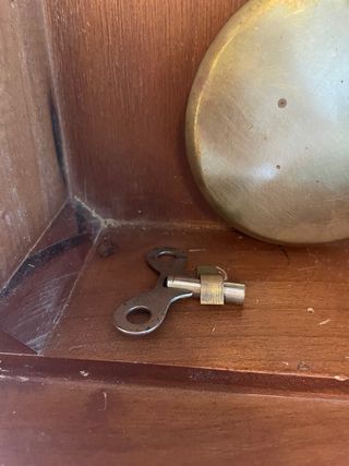Reloj de pared de madera