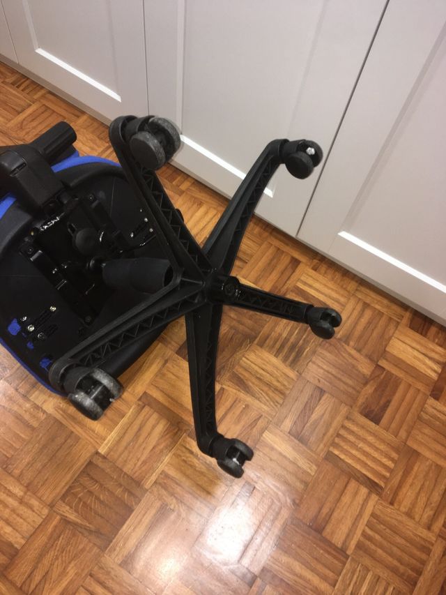 Silla de escritorio azul y negra