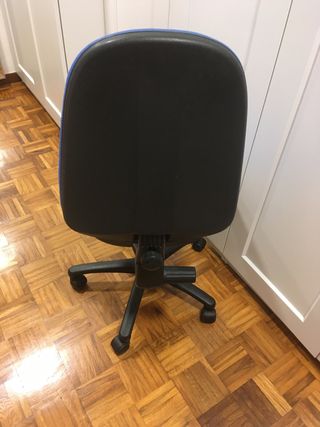 Silla de escritorio azul y negra
