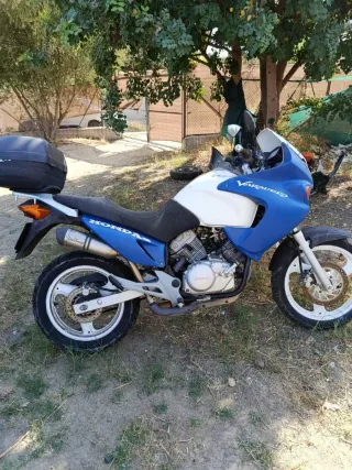 Honda Varadero XL 125 Moto Azul y Blanca año,2005