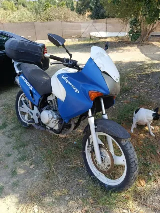 Honda Varadero XL 125 Moto Azul y Blanca año,2005