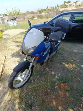 Honda Varadero XL 125 Moto Azul y Blanca año,2005