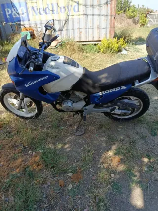 Honda Varadero XL 125 Moto Azul y Blanca año,2005