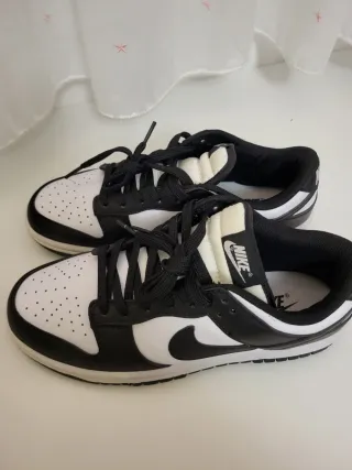 Zapatillas Nike T42 Blancas y Negras