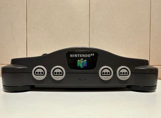Nintendo 64 Negra con mando y cables originales
