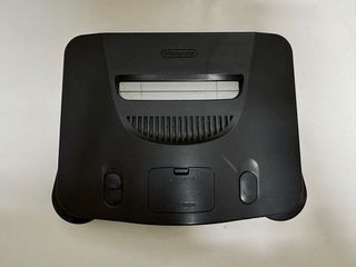 Nintendo 64 Negra con mando y cables originales
