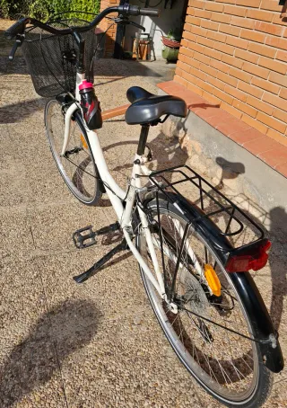 Bicicleta CITY 40 Blanca con Cesta y Portaequipaje