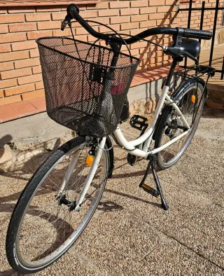 Bicicleta CITY 40 Blanca con Cesta y Portaequipaje