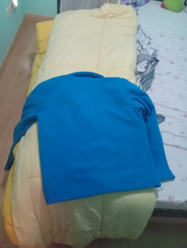 Chaqueta azul talla M pero equivale a L