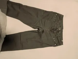 Pantalón H&M verde con cremalleras