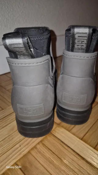 Botas Ugg impermeables grises