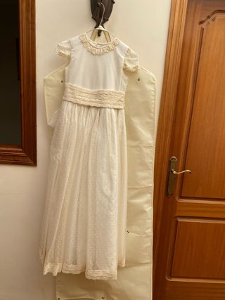 Vestido de Comunión color crema