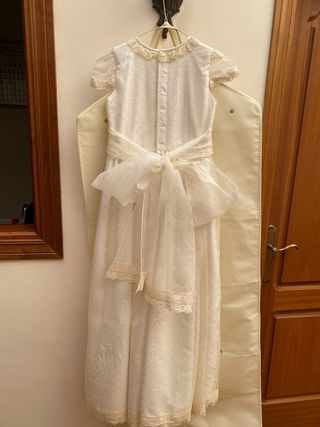 Vestido de Comunión color crema