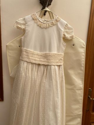 Vestido de Comunión color crema