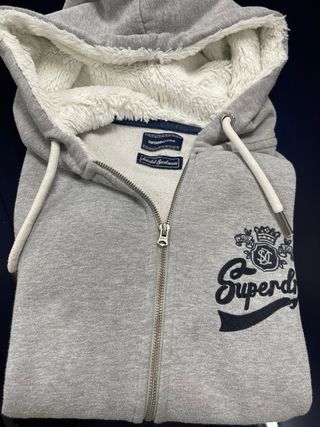 Sudadera Superdry gris con capucha borreguito