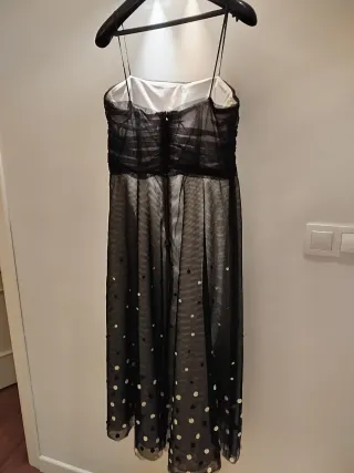 Vestido de fiesta negro con lentejuelas y tul