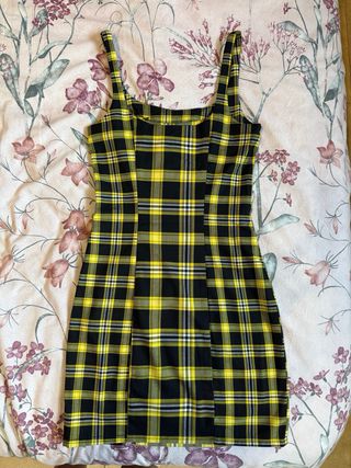 Vestido corto de cuadros amarillo y negro