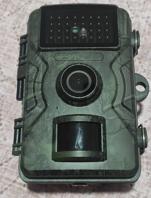 Cámara de fototrampeo camuflaje