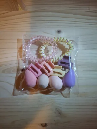 Pack Esponjas Maquillaje, Pinzas y Gomas Pelo