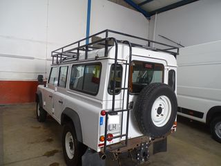 Baca Land Rover Defender