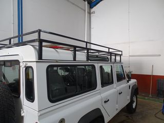Baca Land Rover Defender