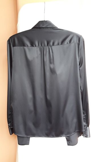 Blusa azul marino, CyA