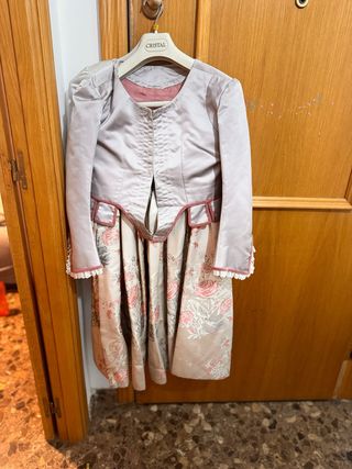 Traje de Fallera plata y Rosa con un corpiño o dos