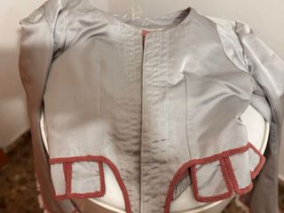 Traje de Fallera plata y Rosa con un corpiño o dos