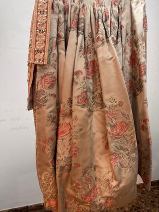 Traje de Fallera plata y Rosa con un corpiño o dos