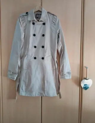 Gabardina Bershka beige