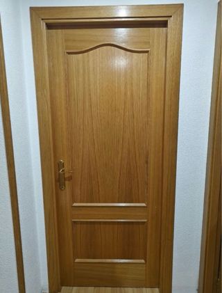 Puertas de madera maciza color roble