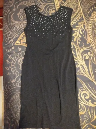 Vestido negro con pedrería