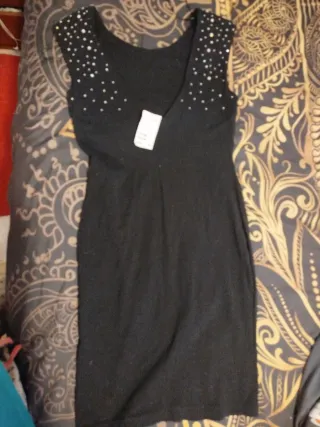 Vestido negro con pedrería