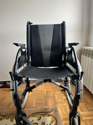 Silla nueva de ruedas motorizada