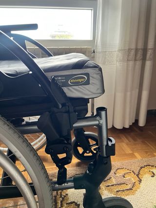 Silla nueva de ruedas motorizada