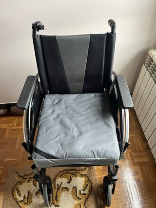 Silla nueva de ruedas motorizada