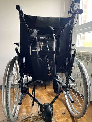 Silla nueva de ruedas motorizada