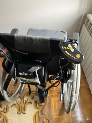 Silla nueva de ruedas motorizada